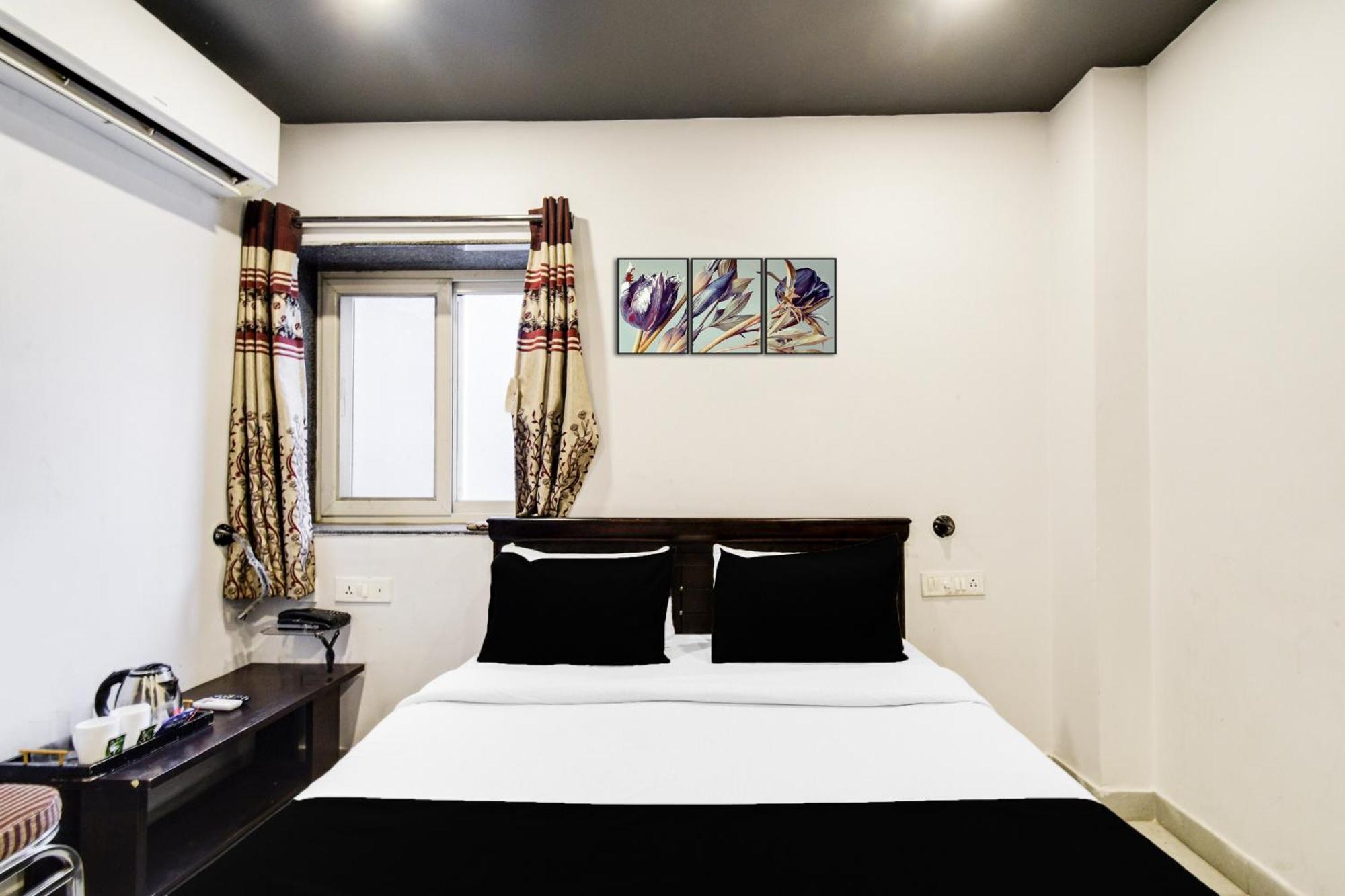 Отель Super Townhouse Alwal Road Trimulgherry Экстерьер фото