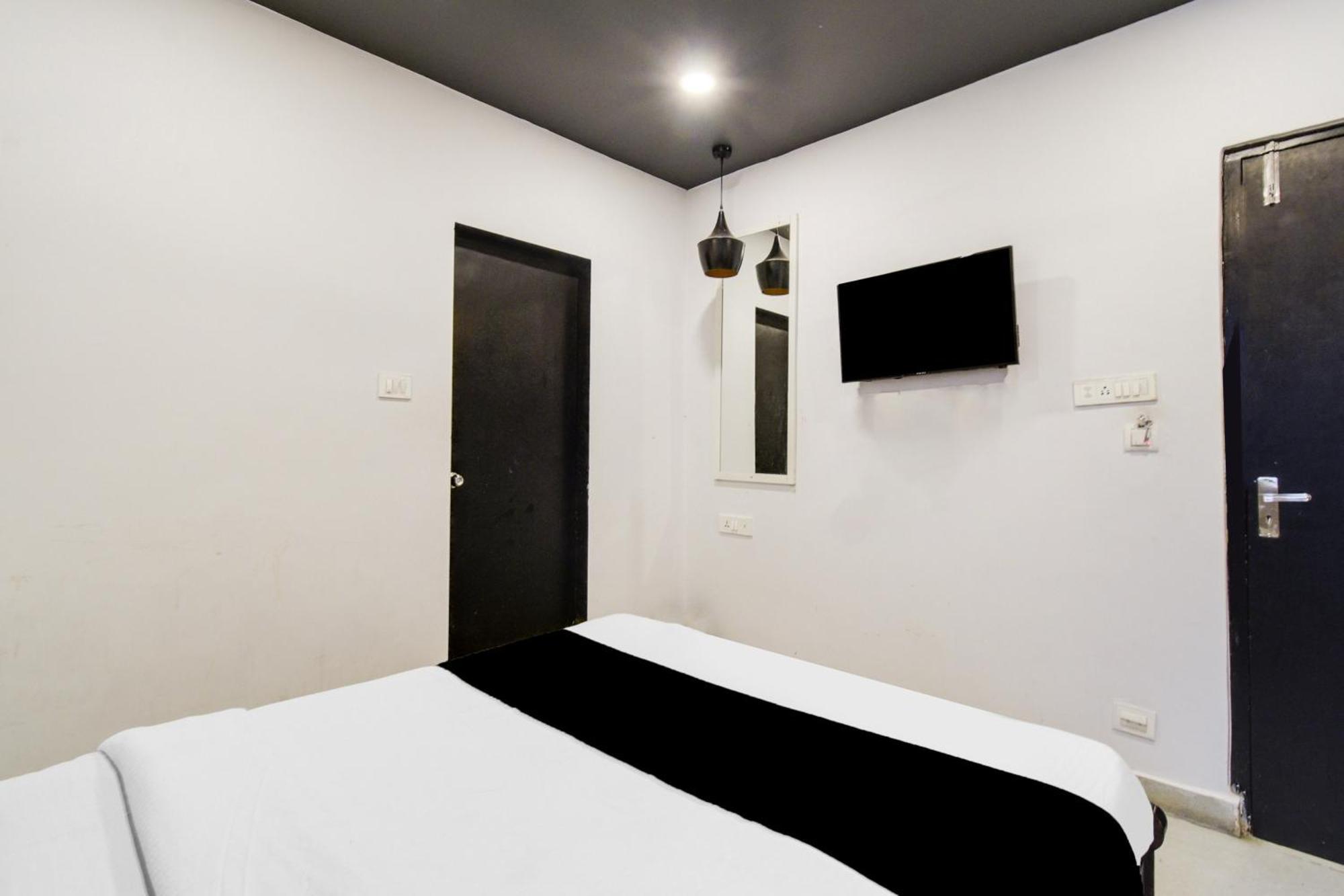 Отель Super Townhouse Alwal Road Trimulgherry Экстерьер фото