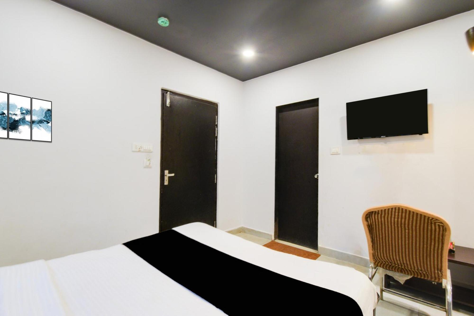 Отель Super Townhouse Alwal Road Trimulgherry Экстерьер фото