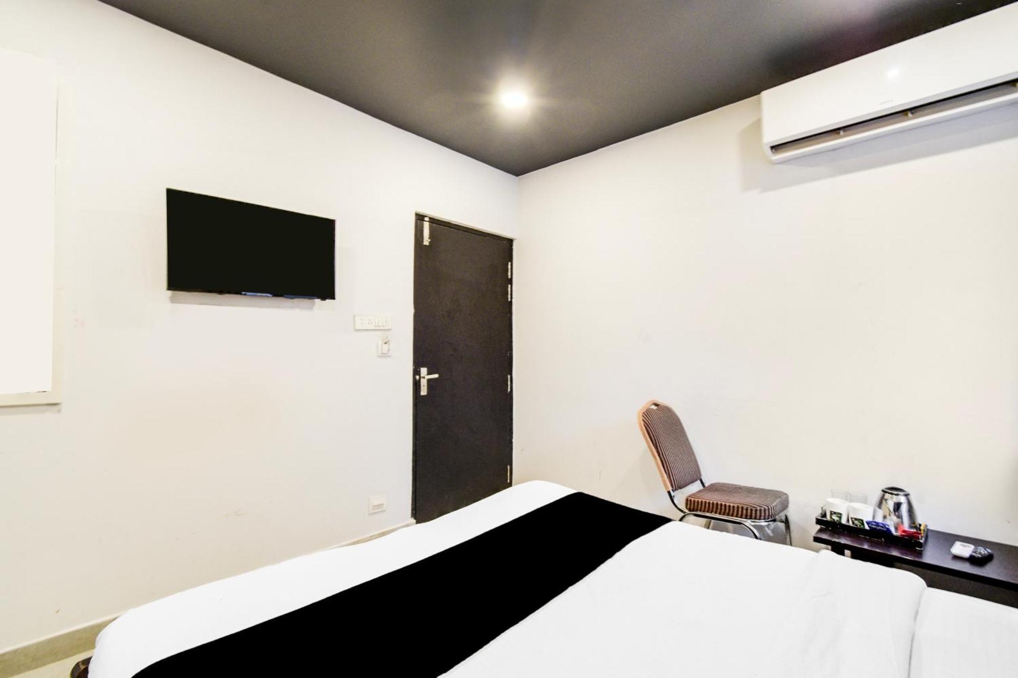 Отель Super Townhouse Alwal Road Trimulgherry Экстерьер фото